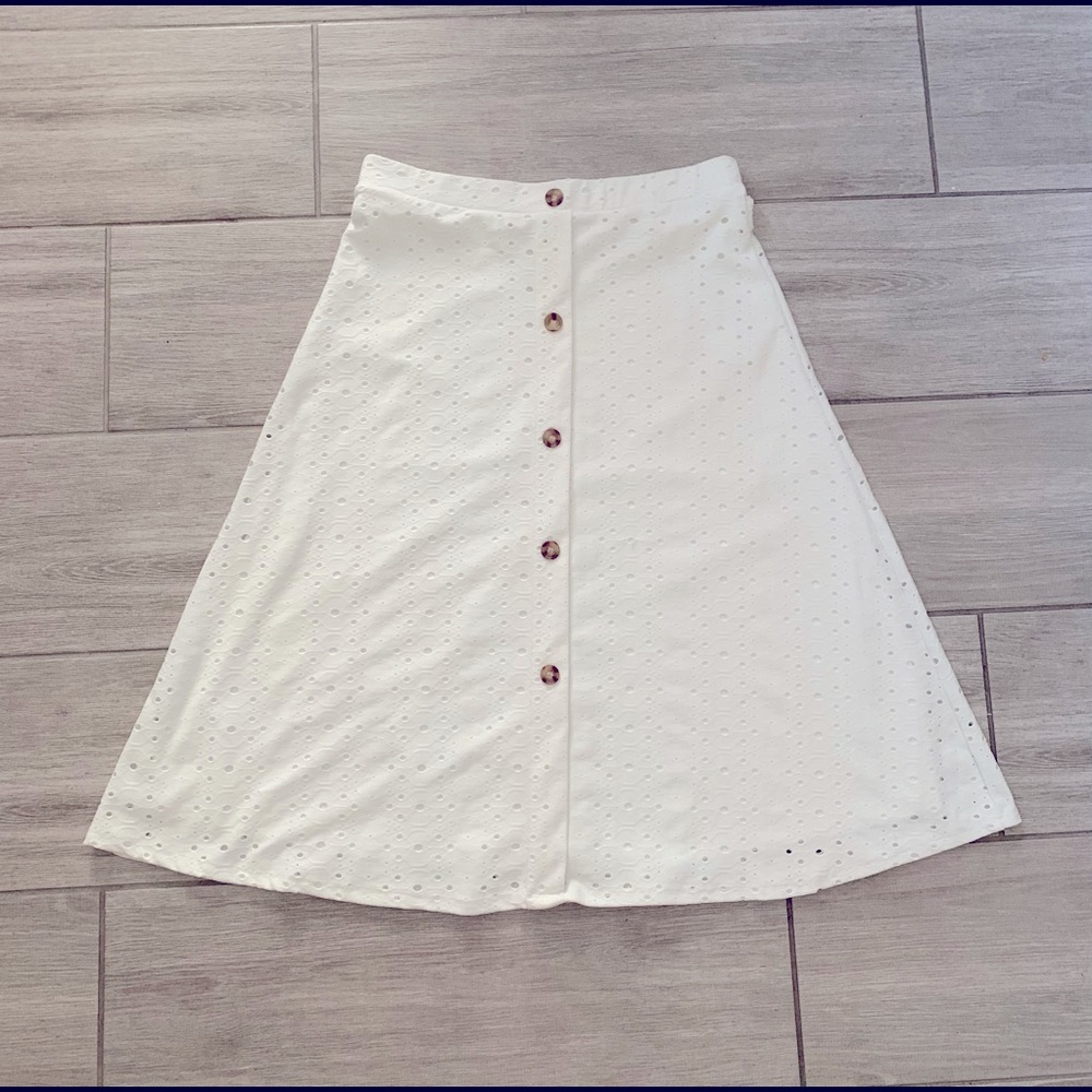 Elizabeth & Nicole White Medium A-Line Eyelet Skirt